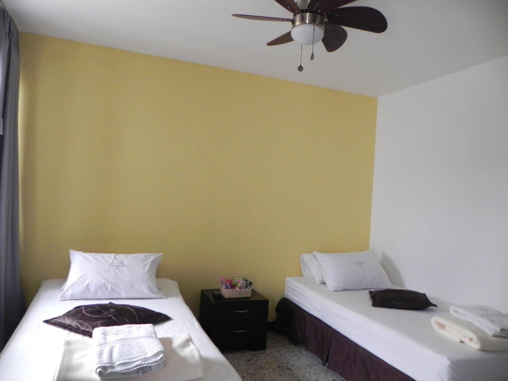 Hostal Tamarindo Inn メデジン エクステリア 写真