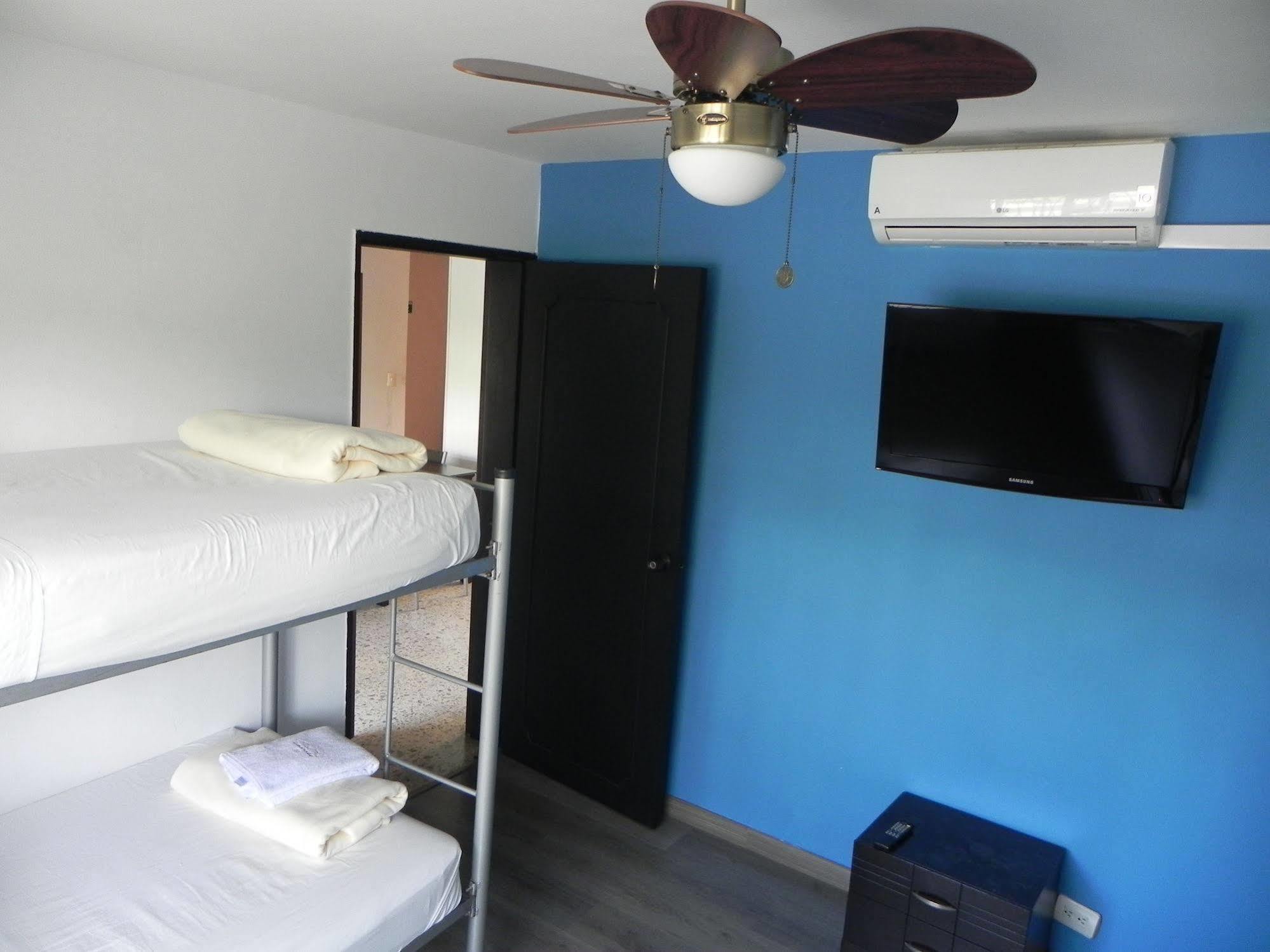 Hostal Tamarindo Inn メデジン エクステリア 写真