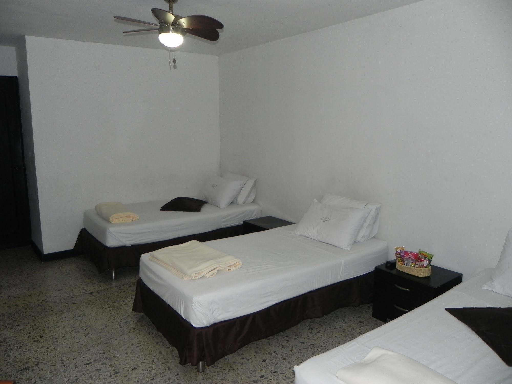 Hostal Tamarindo Inn メデジン エクステリア 写真
