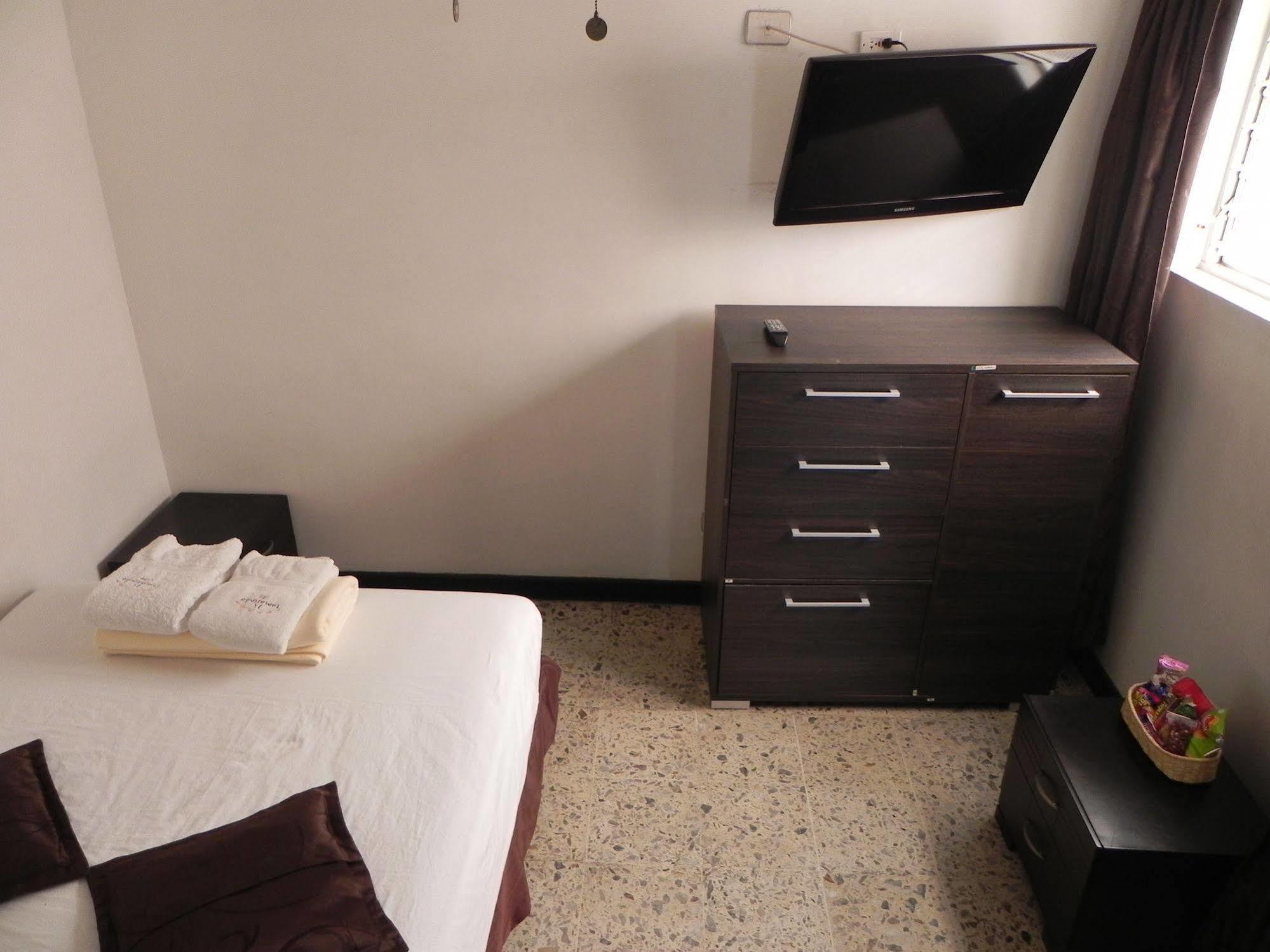 Hostal Tamarindo Inn メデジン エクステリア 写真