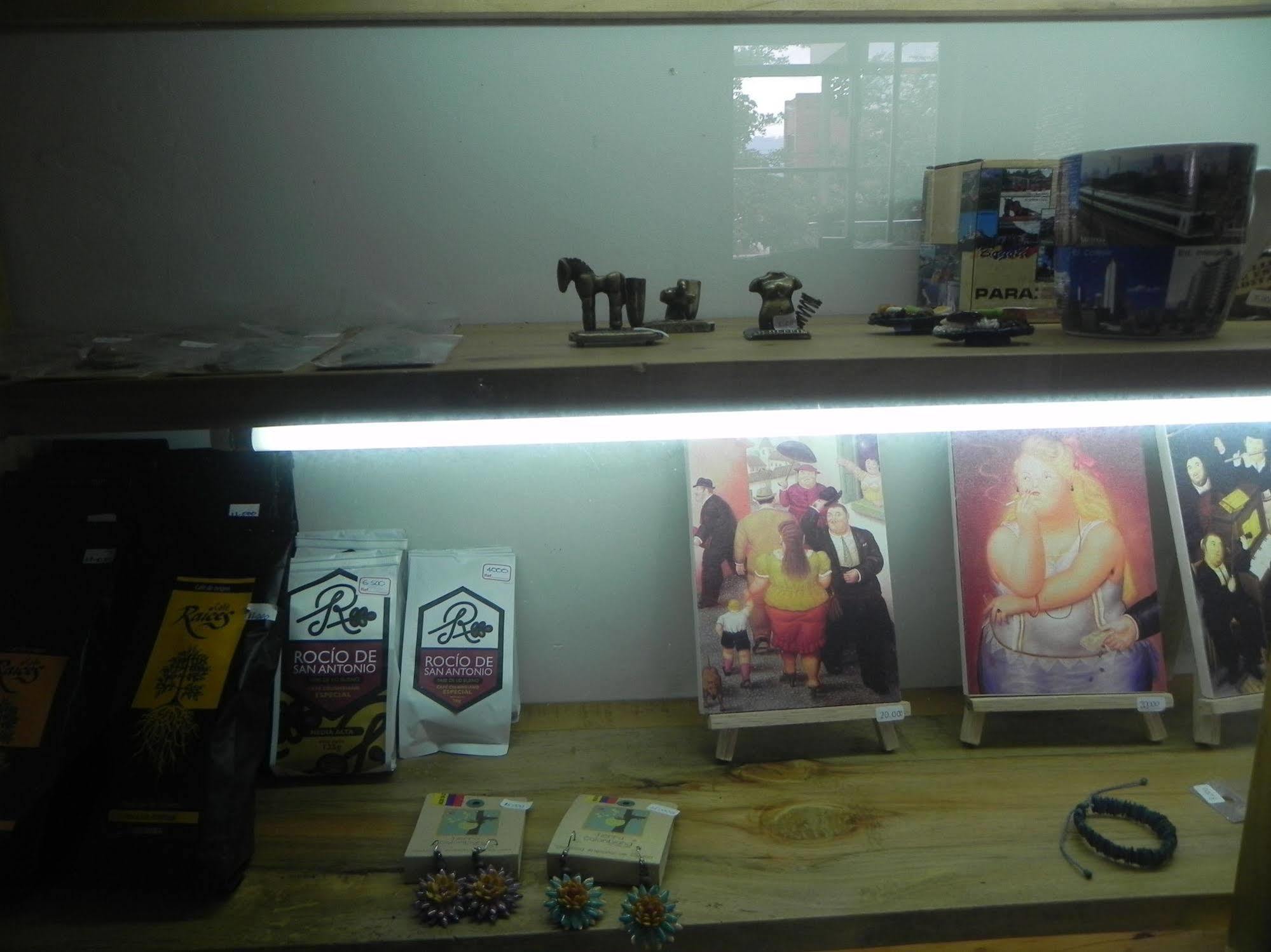 Hostal Tamarindo Inn メデジン エクステリア 写真